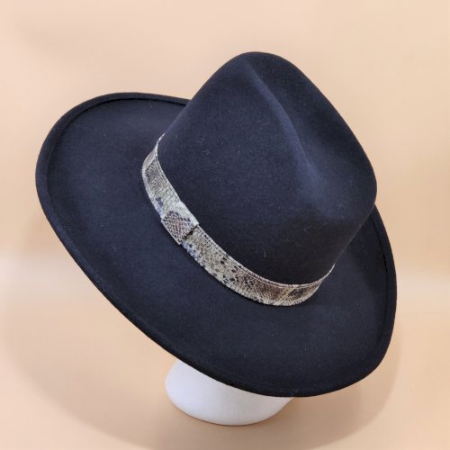 Kowbojski kapelusz z filcu wełnianego z szerokim rondem 